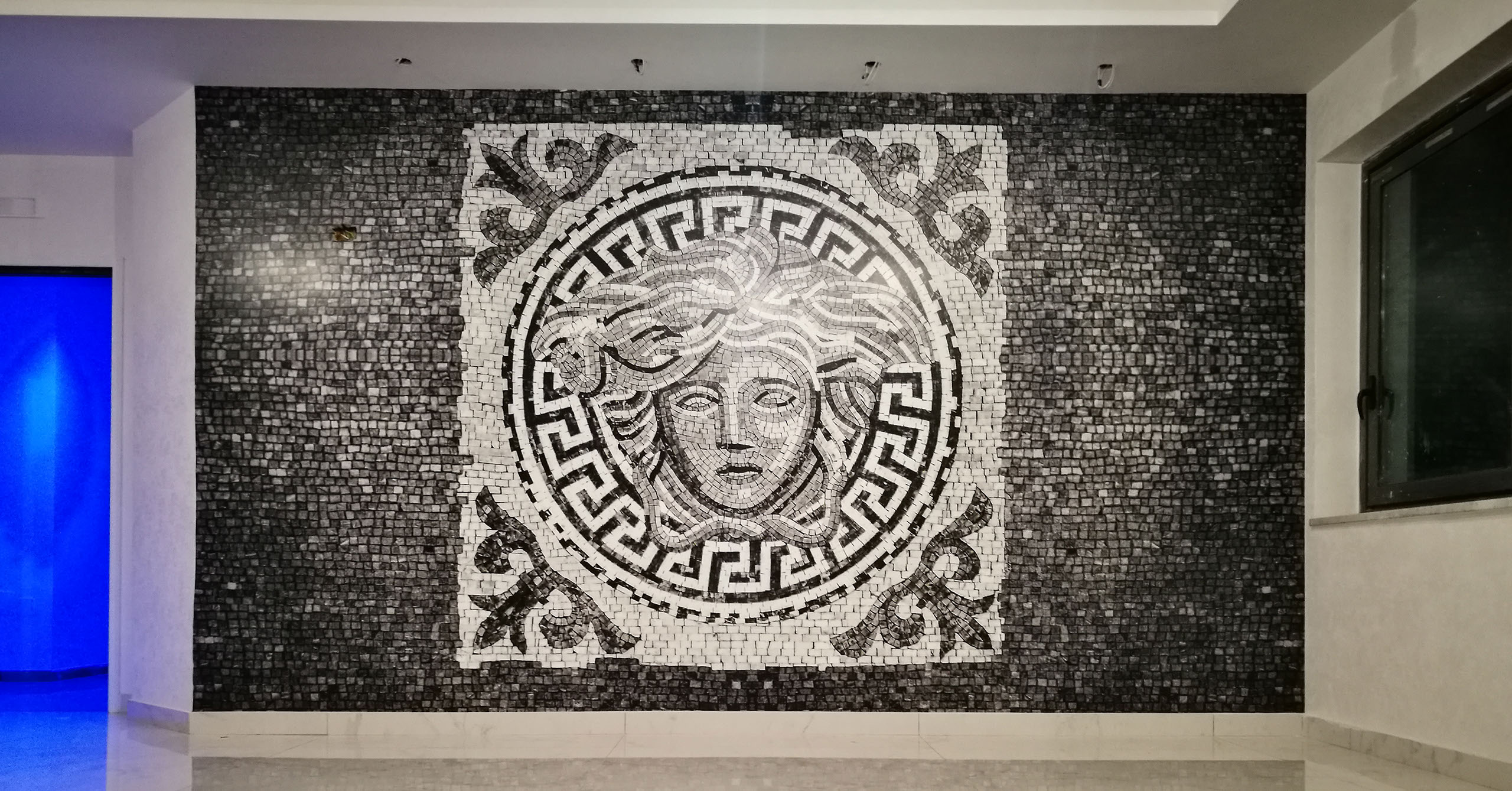 RIVESTIMENTO MURALE CON PELLICOLE ADESIVE 3M