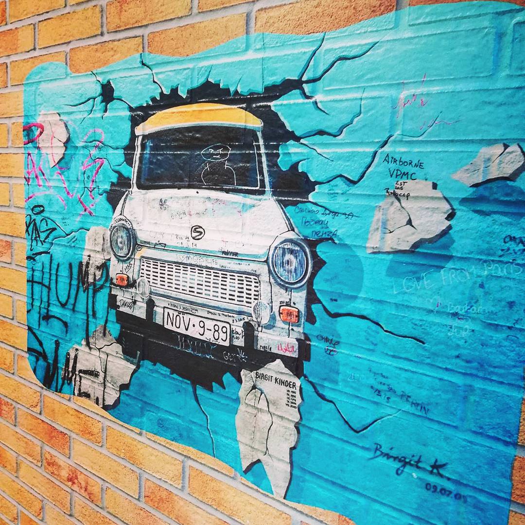 RIVESTIMENTO MURALE CON PELLICOLE ADESIVE 3M