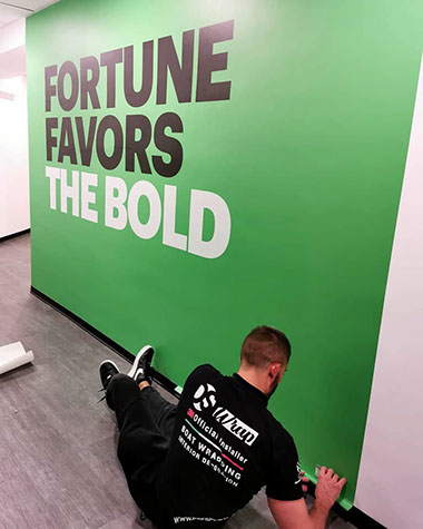 RIVESTIMENTO MURALE CON PELLICOLE ADESIVE 3M