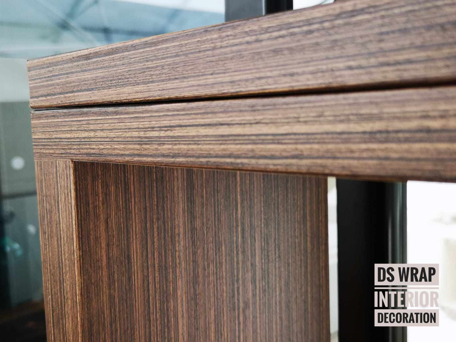 rivestimento di tutto il locale commerciale 